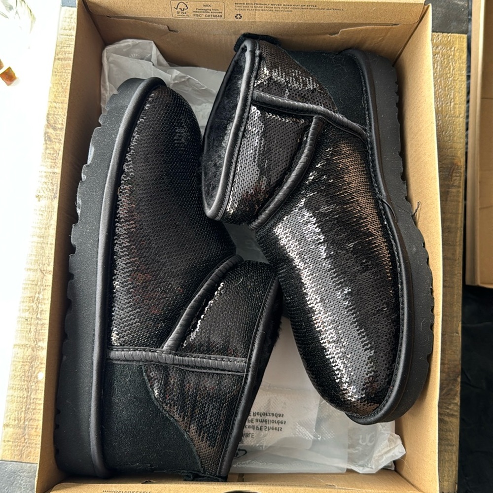 UGG new in box BLACK SEQUIN sparkle Sz 8